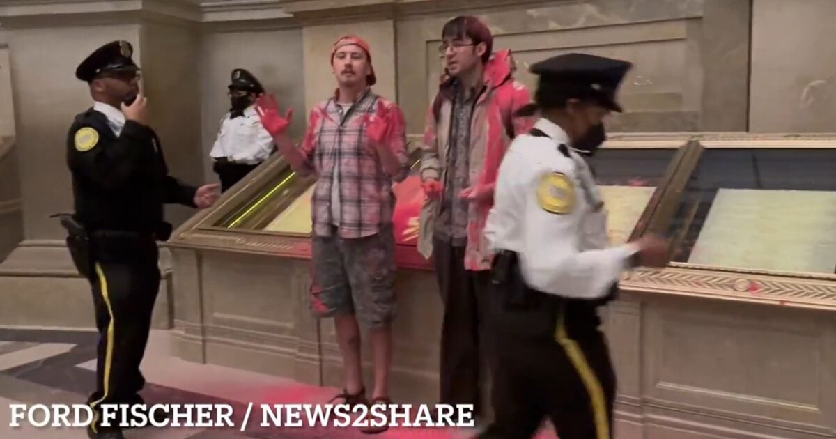 Local weather Change Activists Who Dumped Pink Powder on U.S. Structure in Rotunda of Nationwide Archives Charged With Felony | The Gateway Pundit